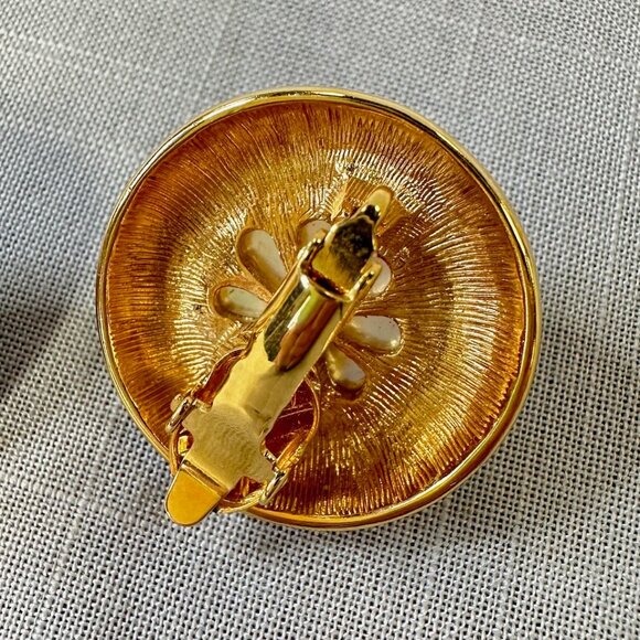 Vintage Large Pearl with Black Round Clip On Earrings - Picture 5 of 8